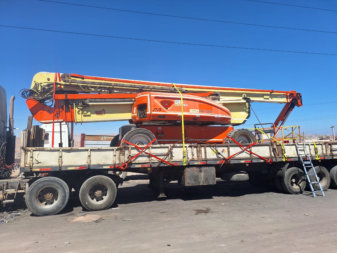 Transporte de plataforma elevadora en equipo completo